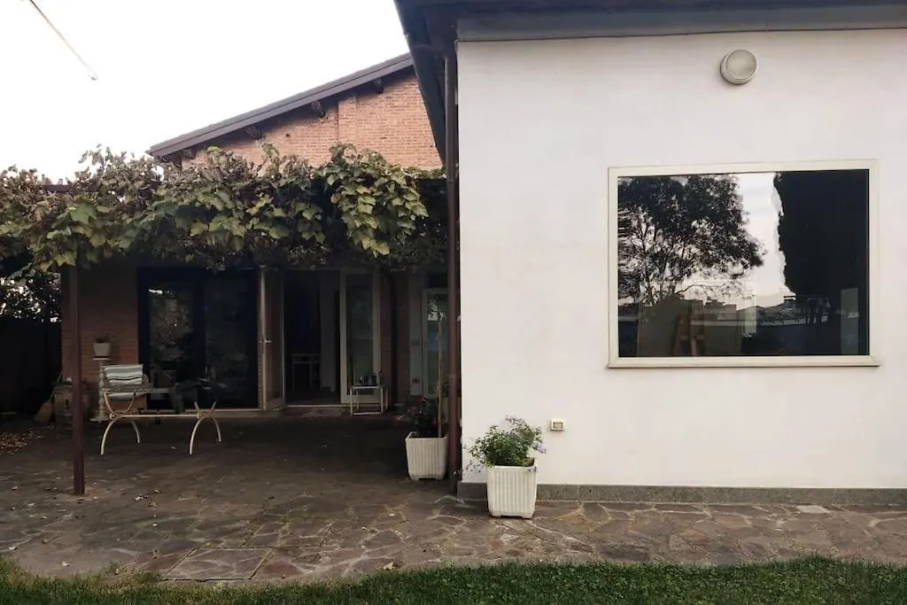 גרוסטו Home Garden בית נופש
